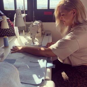 Hi! Have fun shoping my Boutique & Closet!